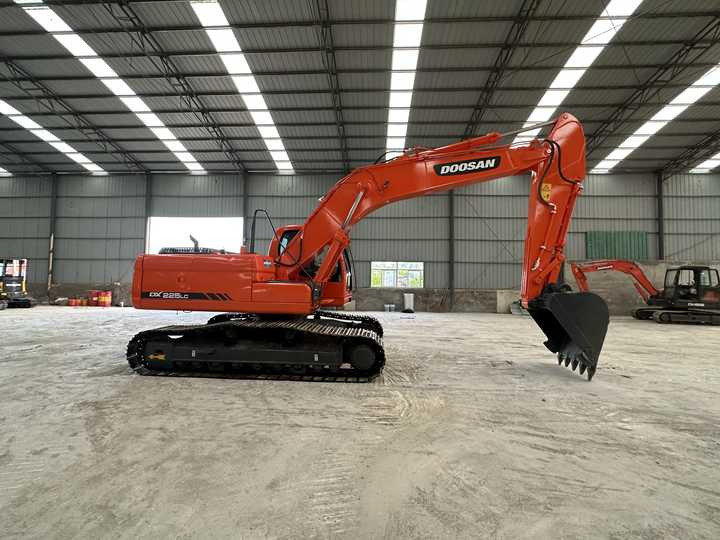 Used Digger Doosan DX225LC-9T Construction Machinery Construction Digger Used Doosan DX225LC-9T Cheap Excavator - Ερπυστριοφόρος εκσκαφέας: φωτογραφία 4 Used Digger Doosan DX225LC-9T Construction Machinery Construction Digger Used Doosan DX225LC-9T Cheap Excavator - Ερπυστριοφόρος εκσκαφέας: φωτογραφία 4