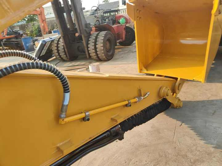 Used Excavator Caterpillar CAT315D Small and Medium-sized Original 15 Ton Excavator CAT315D for Sale - Ερπυστριοφόρος εκσκαφέας: φωτογραφία 2 Used Excavator Caterpillar CAT315D Small and Medium-sized Original 15 Ton Excavator CAT315D for Sale - Ερπυστριοφόρος εκσκαφέας: φωτογραφία 2