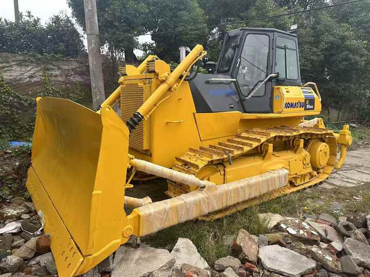 Used Japan Komatsu D85ESS Dozer with Ripper Komatsu D85 Crawler Bulldozer with Excellent Performance Low Price for Sale - Μπουλντόζα: φωτογραφία 2 Used Japan Komatsu D85ESS Dozer with Ripper Komatsu D85 Crawler Bulldozer with Excellent Performance Low Price for Sale - Μπουλντόζα: φωτογραφία 2