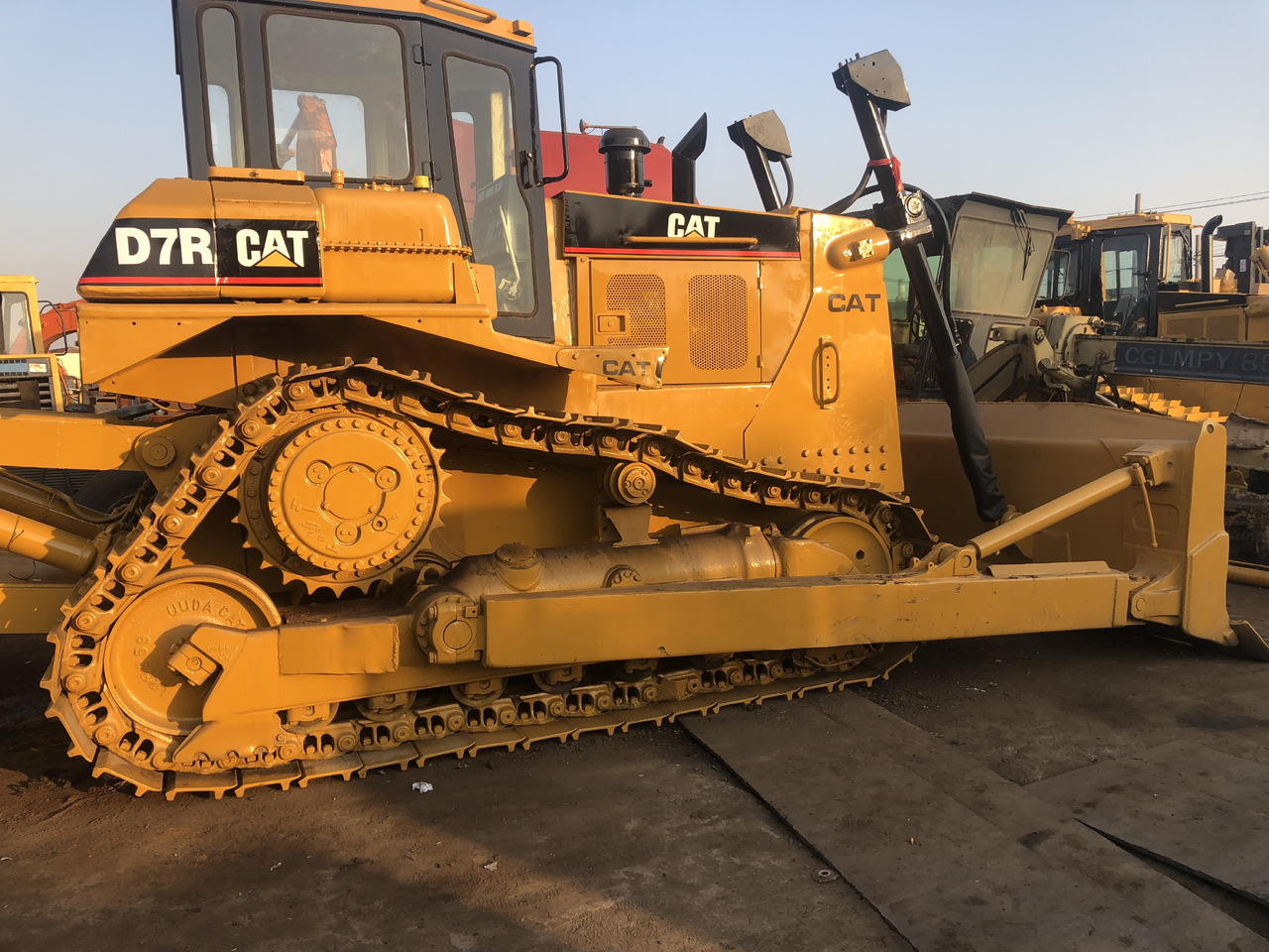 Used bulldozer CAT D7R high quality hotsale - Μπουλντόζα: φωτογραφία 4 Used bulldozer CAT D7R high quality hotsale - Μπουλντόζα: φωτογραφία 4