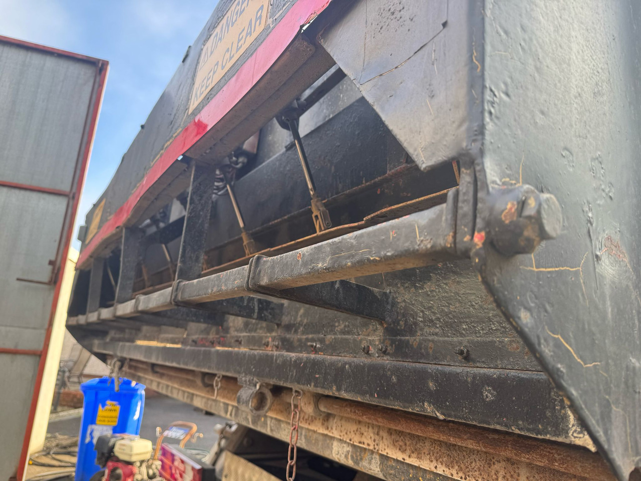 Φορτηγό ανατρεπόμενο MERCEDES-BENZ Axor 1823: φωτογραφία 9