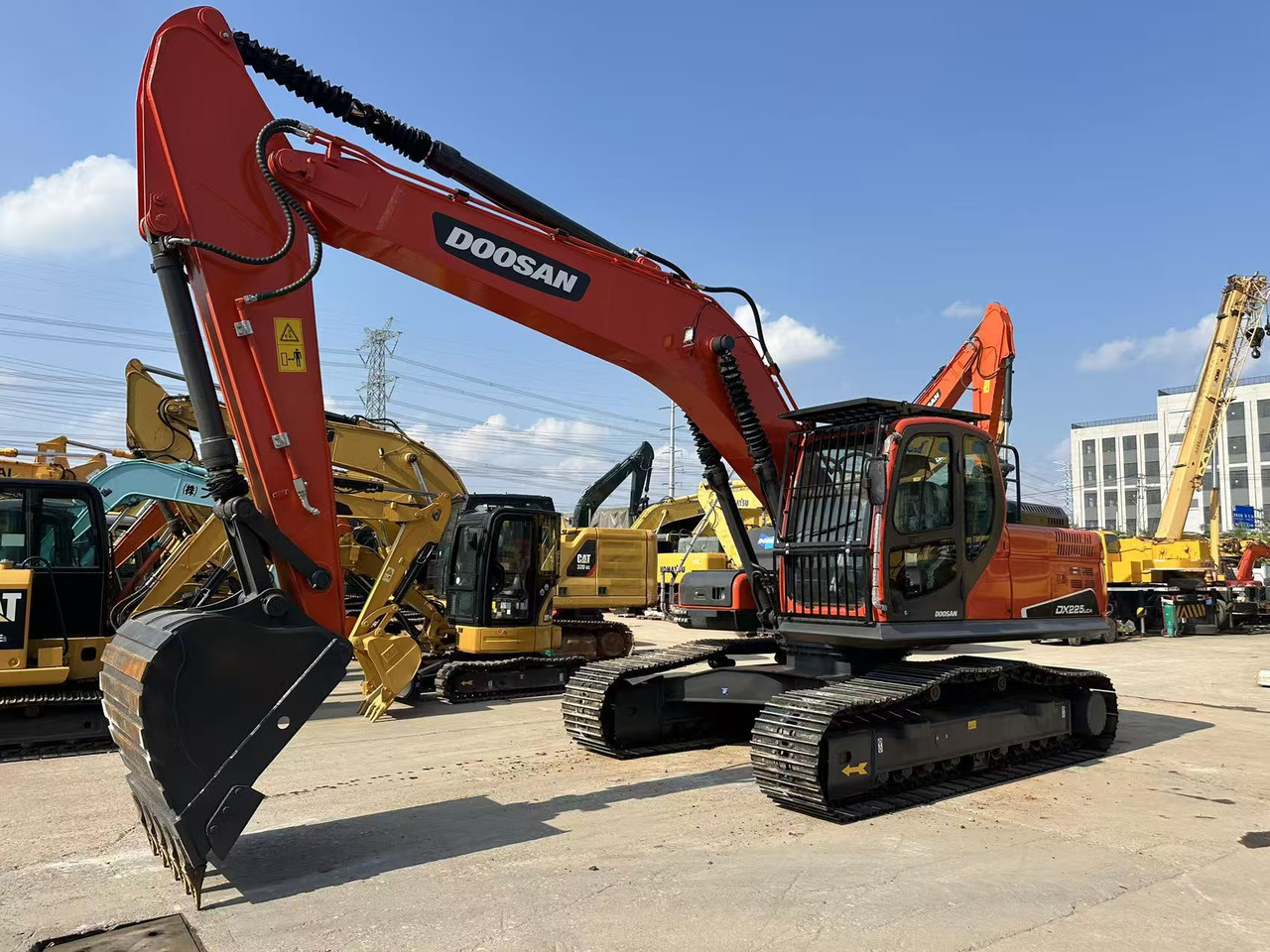 DOOSAN DX225LCA - Ερπυστριοφόρος εκσκαφέας: φωτογραφία 1 DOOSAN DX225LCA - Ερπυστριοφόρος εκσκαφέας: φωτογραφία 1