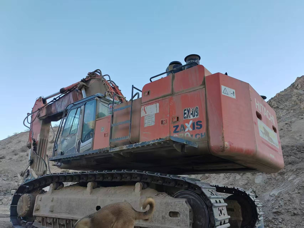 HITACHI ZX670 - Ερπυστριοφόρος εκσκαφέας: φωτογραφία 1 HITACHI ZX670 - Ερπυστριοφόρος εκσκαφέας: φωτογραφία 1