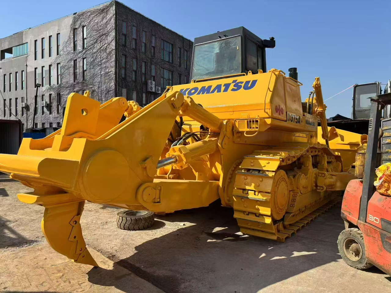 KOMATSU D375 - Μπουλντόζα: φωτογραφία 2 KOMATSU D375 - Μπουλντόζα: φωτογραφία 2