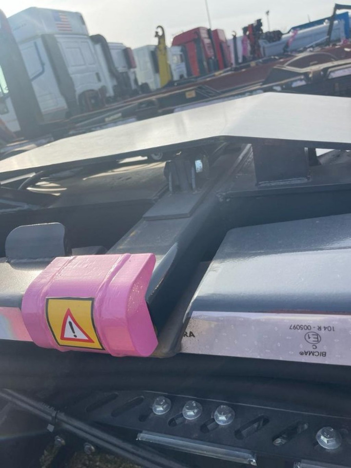 BLOCCAGGIO POSTERIORE ESTERNO - Αμάξωμα και εξωτερικό για Φορτηγό: φωτογραφία 1 BLOCCAGGIO POSTERIORE ESTERNO - Αμάξωμα και εξωτερικό για Φορτηγό: φωτογραφία 1