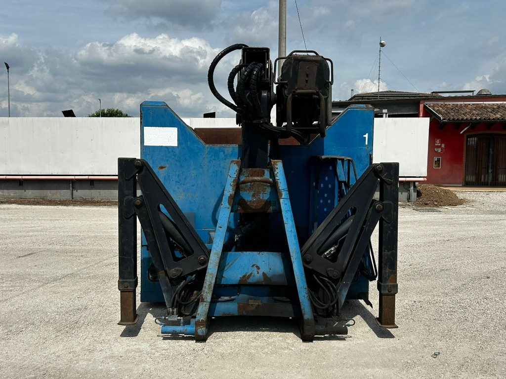 CONTAINER SCARRABILE USATO A CIELO APERTO CON GRU - Κοντέινερ τύπου γάντζου: φωτογραφία 2 CONTAINER SCARRABILE USATO A CIELO APERTO CON GRU - Κοντέινερ τύπου γάντζου: φωτογραφία 2