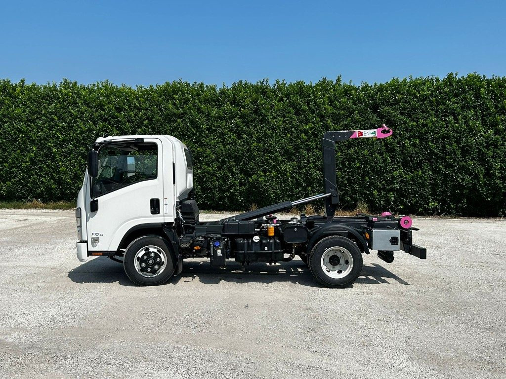 ISUZU P75 NUOVO SCARRABILE - Φορτηγό φόρτωσης γάντζου: φωτογραφία 2 ISUZU P75 NUOVO SCARRABILE - Φορτηγό φόρτωσης γάντζου: φωτογραφία 2