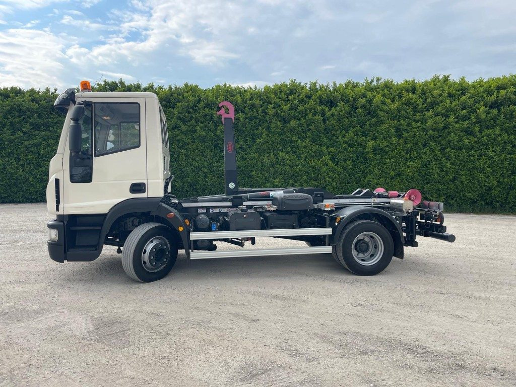IVECO EUROCARGO 120E22 SCARRABILE - Φορτηγό φόρτωσης γάντζου: φωτογραφία 2 IVECO EUROCARGO 120E22 SCARRABILE - Φορτηγό φόρτωσης γάντζου: φωτογραφία 2