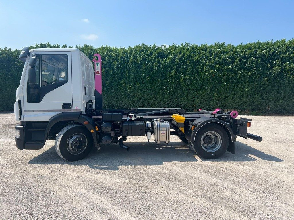 IVECO EUROCARGO 140E25 SCARRABILE - Φορτηγό φόρτωσης γάντζου: φωτογραφία 2 IVECO EUROCARGO 140E25 SCARRABILE - Φορτηγό φόρτωσης γάντζου: φωτογραφία 2