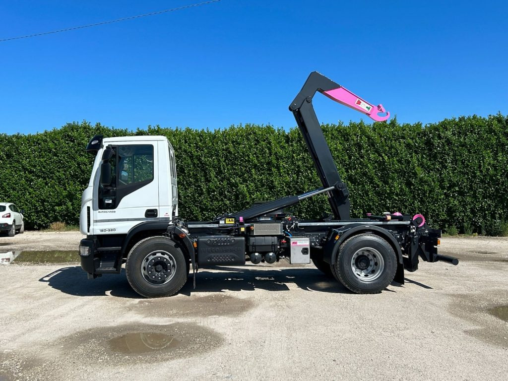IVECO EUROCARGO 180E32K NUOVO SCARRABILE - Φορτηγό φόρτωσης γάντζου: φωτογραφία 3 IVECO EUROCARGO 180E32K NUOVO SCARRABILE - Φορτηγό φόρτωσης γάντζου: φωτογραφία 3