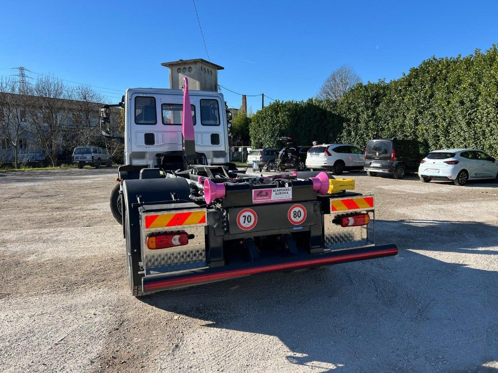 IVECO EUROCARGO 180EL28 SCARRABILE - Φορτηγό φόρτωσης γάντζου: φωτογραφία 5 IVECO EUROCARGO 180EL28 SCARRABILE - Φορτηγό φόρτωσης γάντζου: φωτογραφία 5