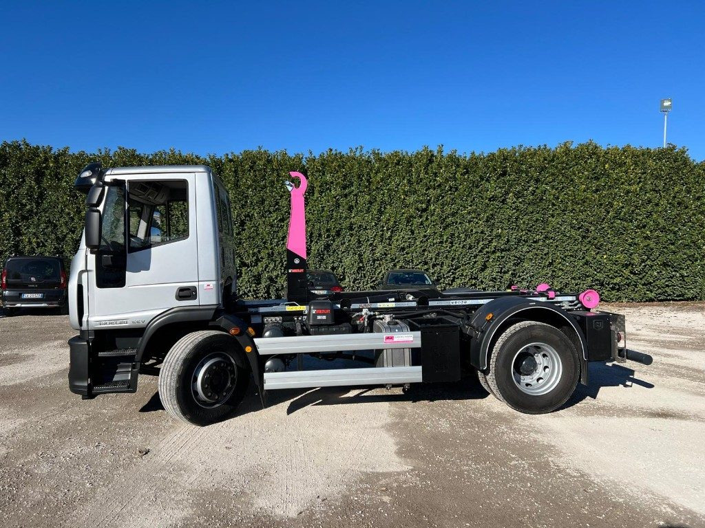 IVECO EUROCARGO 180EL28 SCARRABILE - Φορτηγό φόρτωσης γάντζου: φωτογραφία 3 IVECO EUROCARGO 180EL28 SCARRABILE - Φορτηγό φόρτωσης γάντζου: φωτογραφία 3