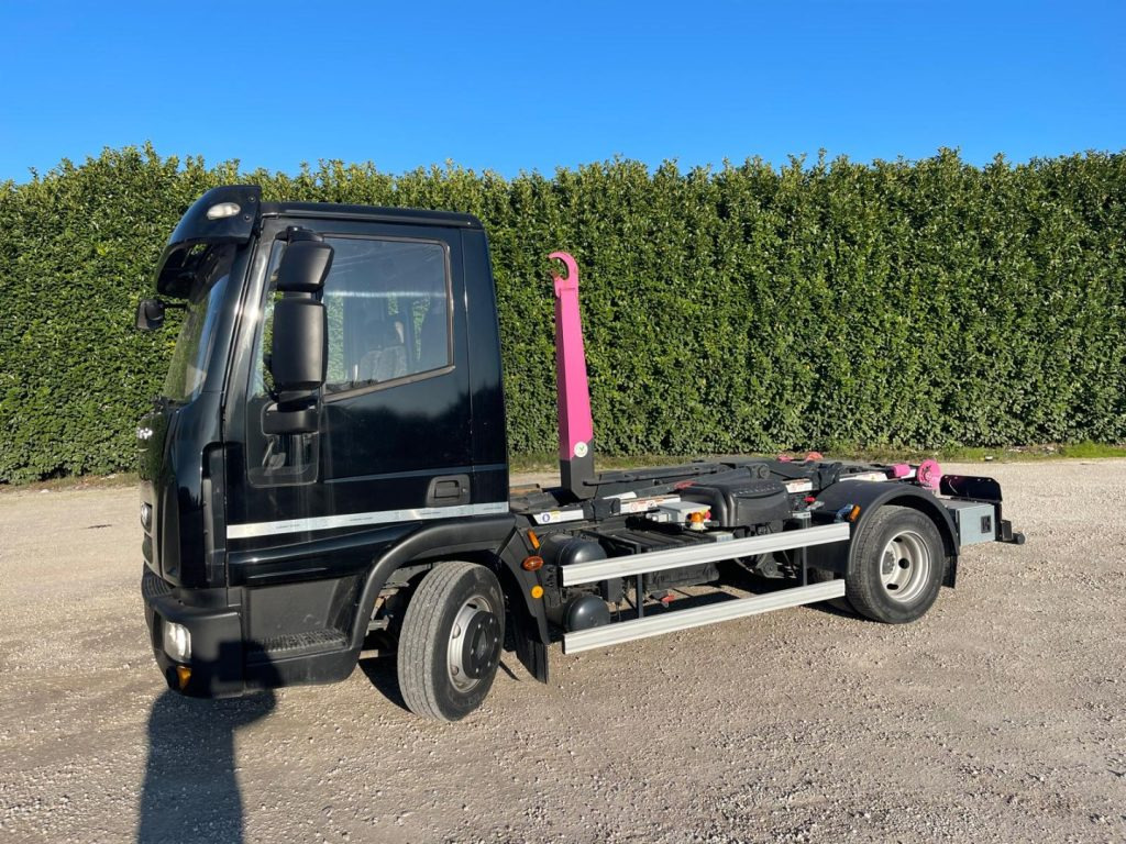 IVECO EUROCARGO 75E18 CON SCARRABILE NUOVO - Φορτηγό φόρτωσης γάντζου: φωτογραφία 3 IVECO EUROCARGO 75E18 CON SCARRABILE NUOVO - Φορτηγό φόρτωσης γάντζου: φωτογραφία 3