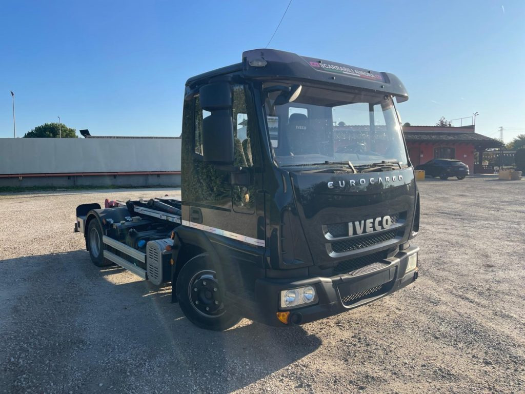 IVECO EUROCARGO 75E18 CON SCARRABILE NUOVO - Φορτηγό φόρτωσης γάντζου: φωτογραφία 1 IVECO EUROCARGO 75E18 CON SCARRABILE NUOVO - Φορτηγό φόρτωσης γάντζου: φωτογραφία 1