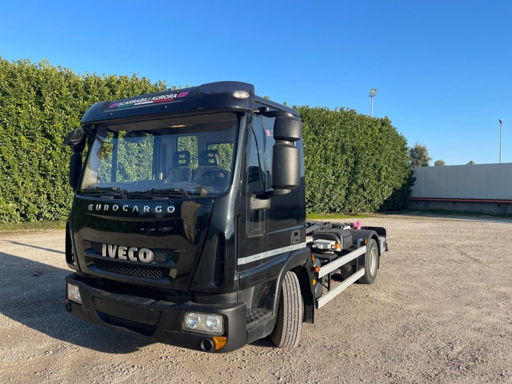 IVECO EUROCARGO 75E18 CON SCARRABILE NUOVO - Φορτηγό φόρτωσης γάντζου: φωτογραφία 2 IVECO EUROCARGO 75E18 CON SCARRABILE NUOVO - Φορτηγό φόρτωσης γάντζου: φωτογραφία 2