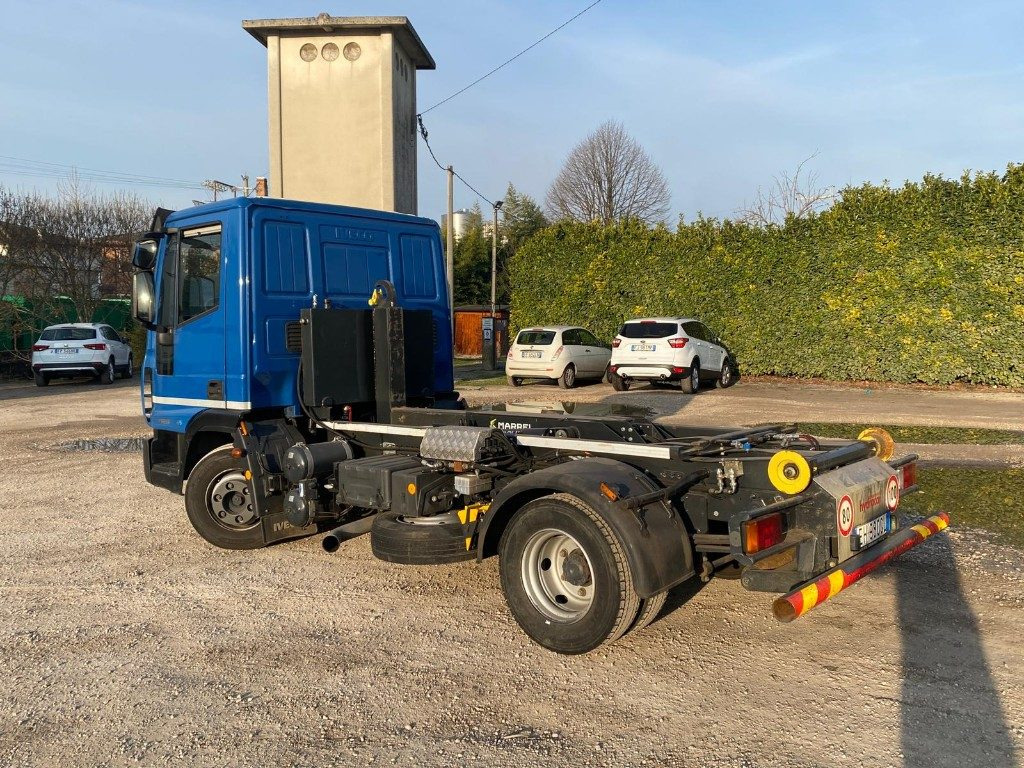 IVECO EUROCARGO 75E18 SCARRABILE - Φορτηγό φόρτωσης γάντζου: φωτογραφία 4 IVECO EUROCARGO 75E18 SCARRABILE - Φορτηγό φόρτωσης γάντζου: φωτογραφία 4