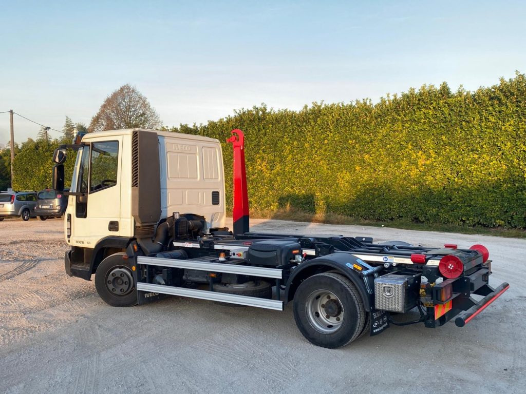 IVECO EUROCARGO 80 E18 CON IMPIANTO SCARRABILE NUO - Φορτηγό φόρτωσης γάντζου: φωτογραφία 5 IVECO EUROCARGO 80 E18 CON IMPIANTO SCARRABILE NUO - Φορτηγό φόρτωσης γάντζου: φωτογραφία 5