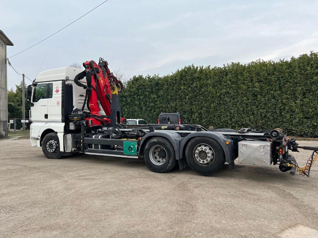 MAN TGX 26.480 SCARRABILE CON GRU - Φορτηγό φόρτωσης γάντζου: φωτογραφία 4 MAN TGX 26.480 SCARRABILE CON GRU - Φορτηγό φόρτωσης γάντζου: φωτογραφία 4