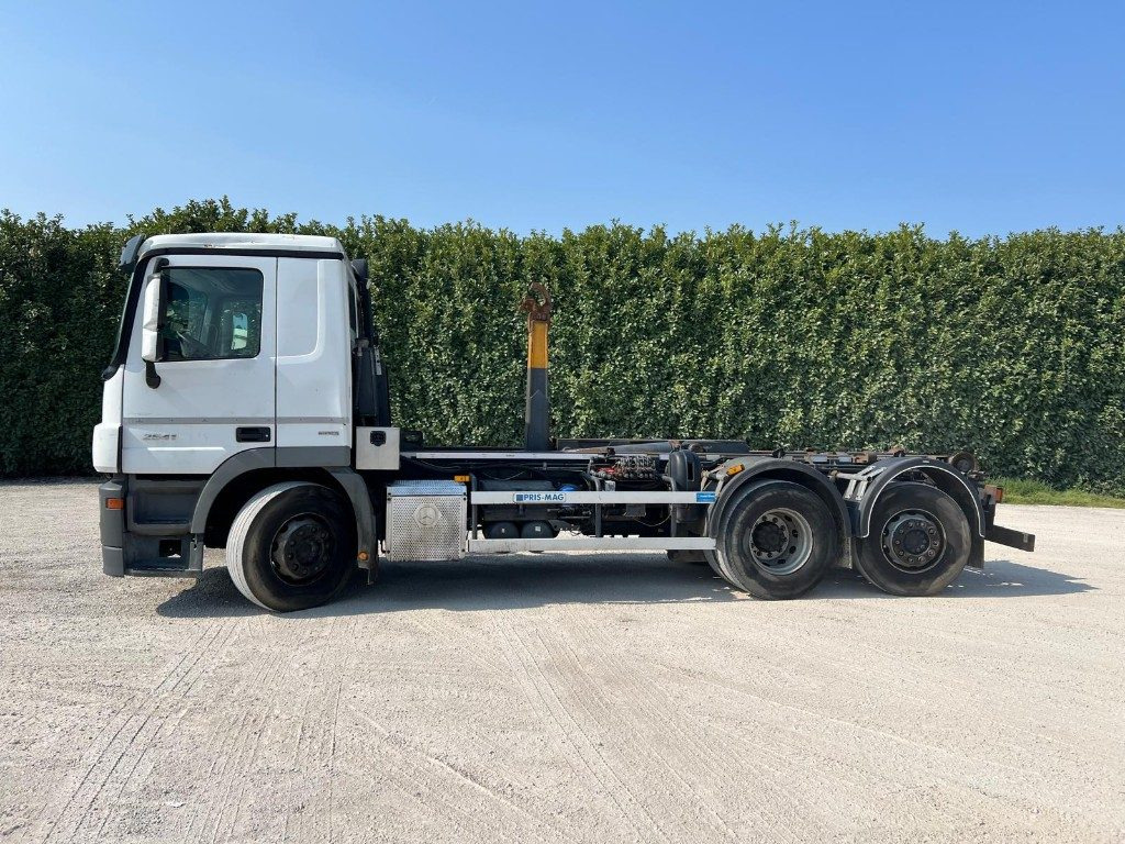 MERCEDES-BENZ MERCEDES ACTROS 25.41 SCARRABILE - Φορτηγό φόρτωσης γάντζου: φωτογραφία 3 MERCEDES-BENZ MERCEDES ACTROS 25.41 SCARRABILE - Φορτηγό φόρτωσης γάντζου: φωτογραφία 3