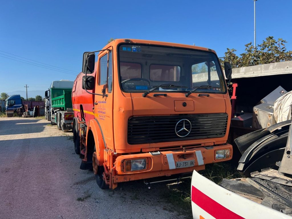 MERCEDES-BENZ MERCEDES AUTOSPAZZATRICE USATA - Σάρωθρο δρόμων: φωτογραφία 2 MERCEDES-BENZ MERCEDES AUTOSPAZZATRICE USATA - Σάρωθρο δρόμων: φωτογραφία 2