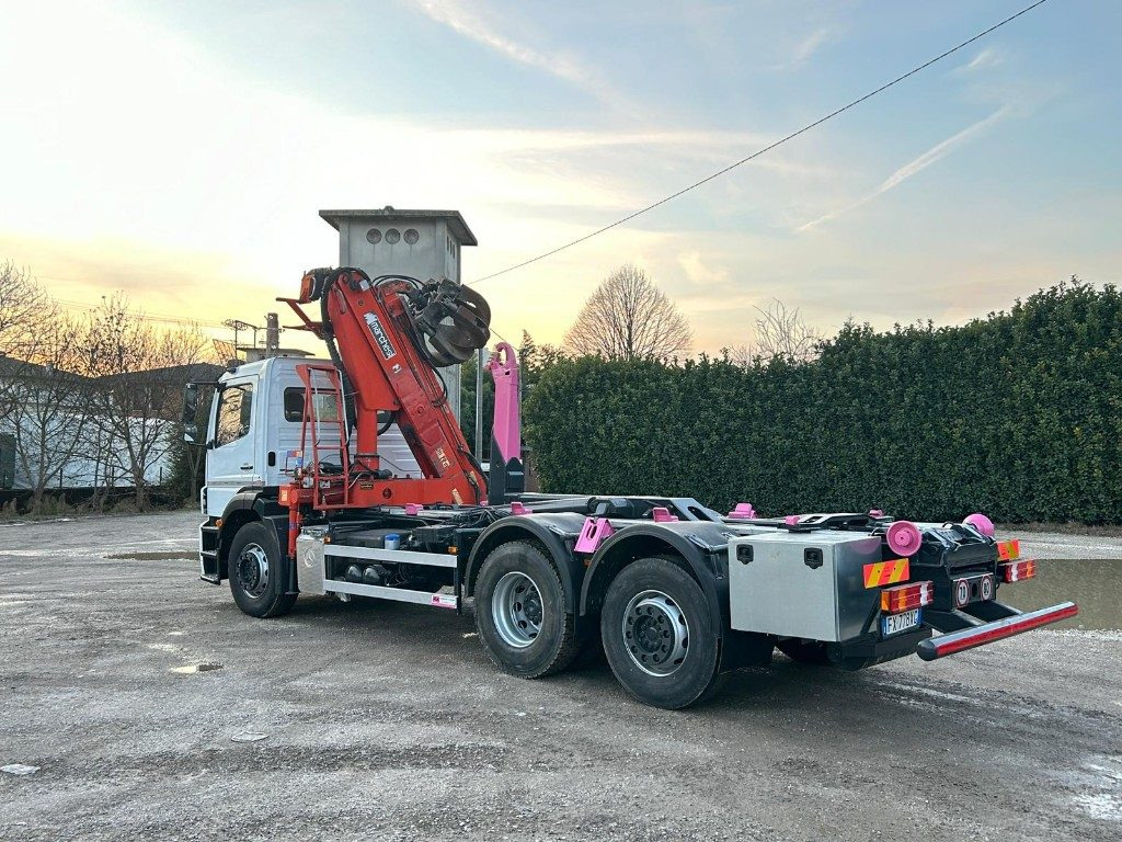 MERCEDES-BENZ MERCEDES AXOR 2533 SCARRABILE CON GRU E POLIPO - Φορτηγό φόρτωσης γάντζου: φωτογραφία 3 MERCEDES-BENZ MERCEDES AXOR 2533 SCARRABILE CON GRU E POLIPO - Φορτηγό φόρτωσης γάντζου: φωτογραφία 3