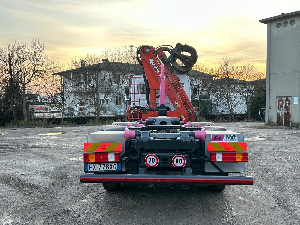 MERCEDES-BENZ MERCEDES AXOR 2533 SCARRABILE CON GRU E POLIPO - Φορτηγό φόρτωσης γάντζου: φωτογραφία 4 MERCEDES-BENZ MERCEDES AXOR 2533 SCARRABILE CON GRU E POLIPO - Φορτηγό φόρτωσης γάντζου: φωτογραφία 4