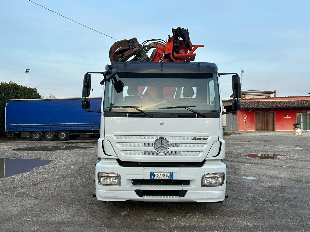 MERCEDES-BENZ MERCEDES AXOR 2533 SCARRABILE CON GRU E POLIPO - Φορτηγό φόρτωσης γάντζου: φωτογραφία 1 MERCEDES-BENZ MERCEDES AXOR 2533 SCARRABILE CON GRU E POLIPO - Φορτηγό φόρτωσης γάντζου: φωτογραφία 1