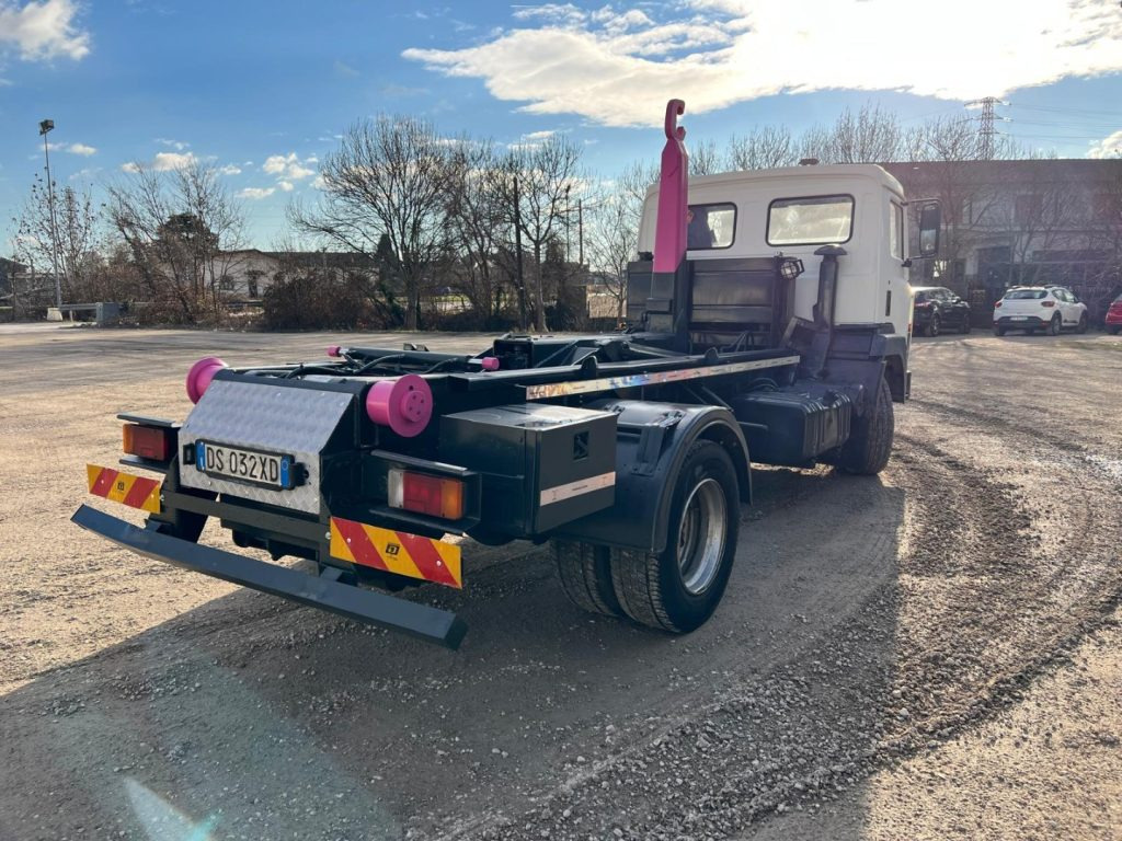 NISSAN 130/115 SCARRABILE - Φορτηγό φόρτωσης γάντζου: φωτογραφία 4 NISSAN 130/115 SCARRABILE - Φορτηγό φόρτωσης γάντζου: φωτογραφία 4