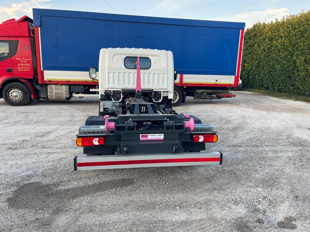 Φορτηγό φόρτωσης γάντζου NISSAN NT400 SCARRABILE PATENTE B: φωτογραφία 8 Φορτηγό φόρτωσης γάντζου NISSAN NT400 SCARRABILE PATENTE B: φωτογραφία 8