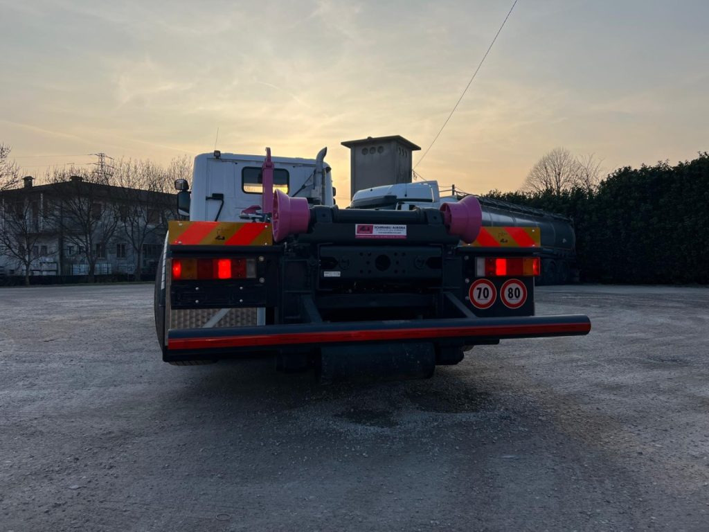 SCANIA P410 SCARRABILE CON RIDUTTORE AI MOZZI - Φορτηγό φόρτωσης γάντζου: φωτογραφία 5 SCANIA P410 SCARRABILE CON RIDUTTORE AI MOZZI - Φορτηγό φόρτωσης γάντζου: φωτογραφία 5