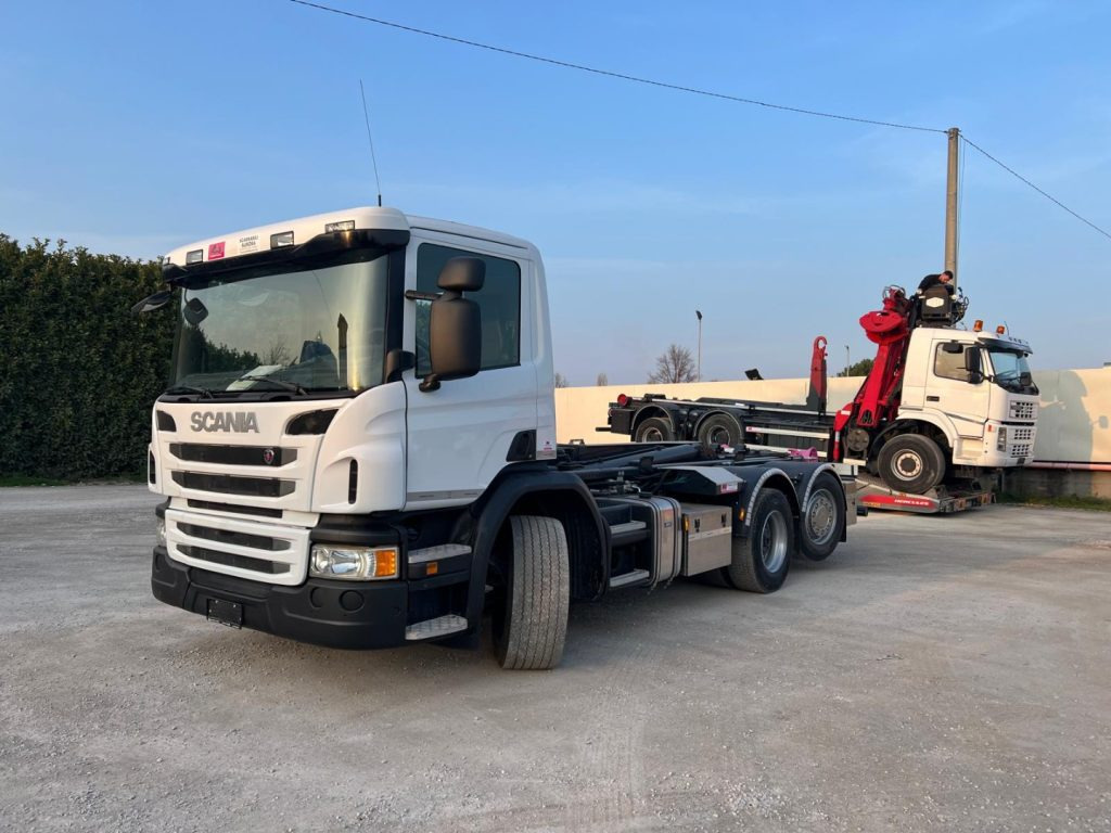 SCANIA P410 SCARRABILE CON RIDUTTORE AI MOZZI - Φορτηγό φόρτωσης γάντζου: φωτογραφία 1 SCANIA P410 SCARRABILE CON RIDUTTORE AI MOZZI - Φορτηγό φόρτωσης γάντζου: φωτογραφία 1
