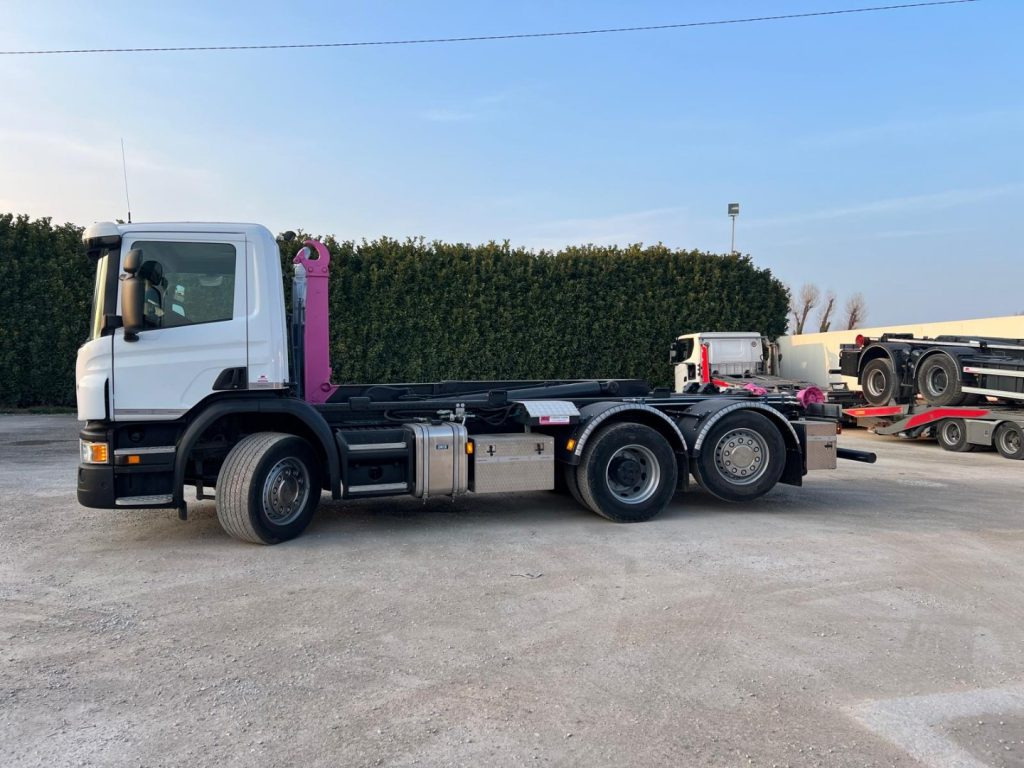 SCANIA P410 SCARRABILE CON RIDUTTORE AI MOZZI - Φορτηγό φόρτωσης γάντζου: φωτογραφία 2 SCANIA P410 SCARRABILE CON RIDUTTORE AI MOZZI - Φορτηγό φόρτωσης γάντζου: φωτογραφία 2