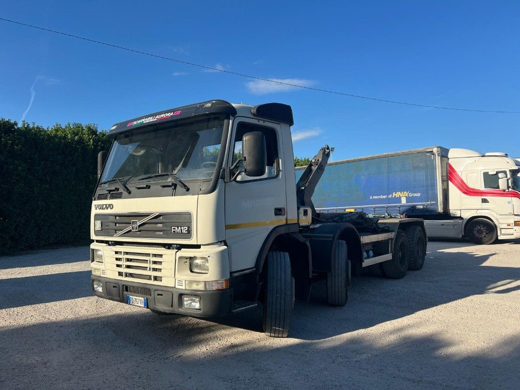 VOLVO FM12 SCARRABILE - Φορτηγό φόρτωσης γάντζου: φωτογραφία 1 VOLVO FM12 SCARRABILE - Φορτηγό φόρτωσης γάντζου: φωτογραφία 1