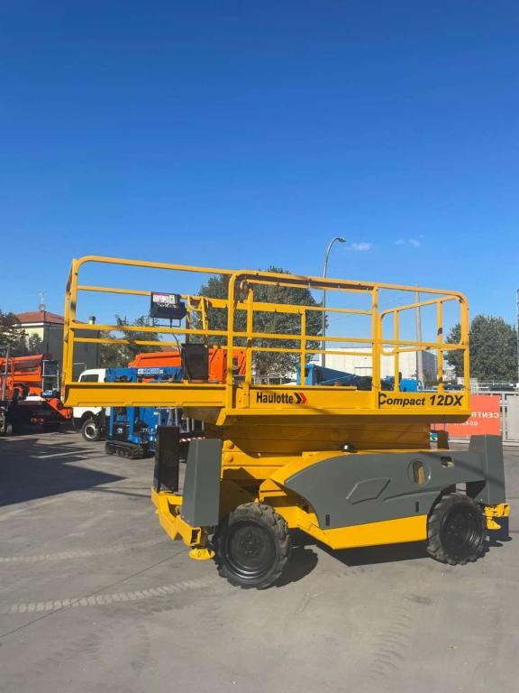Haulotte COMPACT 12DX - Ψαλιδωτό ανυψωτικό: φωτογραφία 1 Haulotte COMPACT 12DX - Ψαλιδωτό ανυψωτικό: φωτογραφία 1