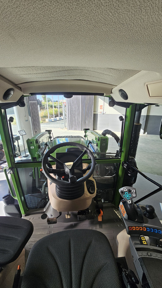 FENDT 211S VARIO - Τρακτέρ: φωτογραφία 3 FENDT 211S VARIO - Τρακτέρ: φωτογραφία 3