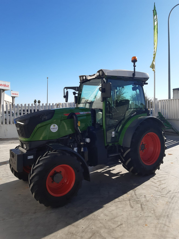 Fendt 211P - Τρακτέρ: φωτογραφία 2 Fendt 211P - Τρακτέρ: φωτογραφία 2