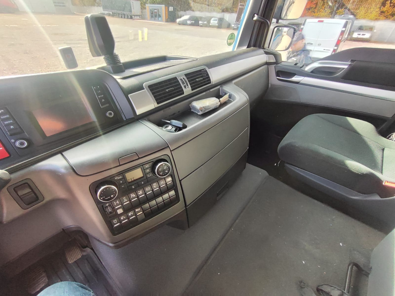 Φορτηγό αυτοκινητάμαξα για τη μεταφορά βαρέως εξοπλισμού MAN TGL: φωτογραφία 26 Φορτηγό αυτοκινητάμαξα για τη μεταφορά βαρέως εξοπλισμού MAN TGL: φωτογραφία 26