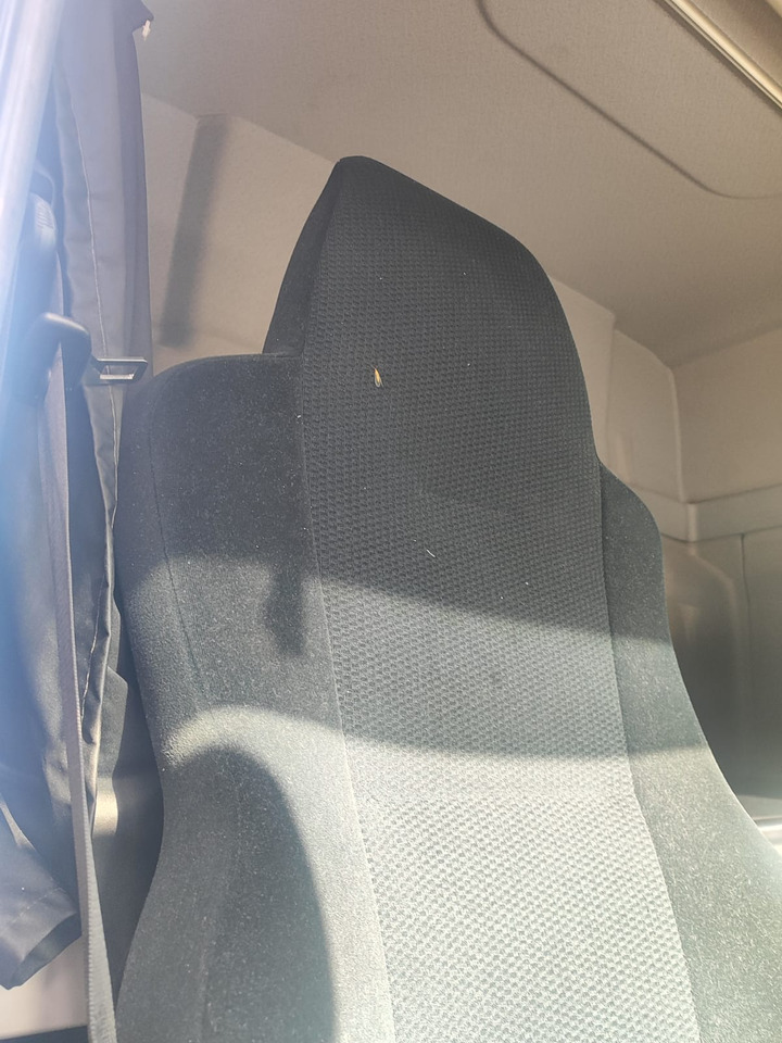 Φορτηγό αυτοκινητάμαξα για τη μεταφορά βαρέως εξοπλισμού MAN TGL: φωτογραφία 30 Φορτηγό αυτοκινητάμαξα για τη μεταφορά βαρέως εξοπλισμού MAN TGL: φωτογραφία 30