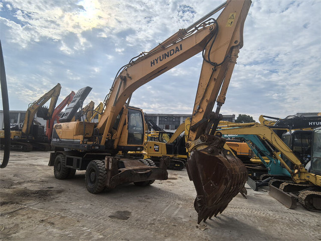 Hyundai R210W-9S - Τροχοφόρος εκσκαφέας: φωτογραφία 4 Hyundai R210W-9S - Τροχοφόρος εκσκαφέας: φωτογραφία 4