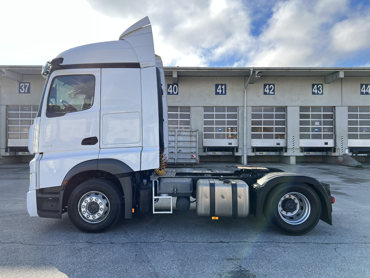 MERCEDES-BENZ Mercedes-Benz Actros 1846 | Standklima | Retarder | Euro 6 - Τράκτορας: φωτογραφία 5 MERCEDES-BENZ Mercedes-Benz Actros 1846 | Standklima | Retarder | Euro 6 - Τράκτορας: φωτογραφία 5
