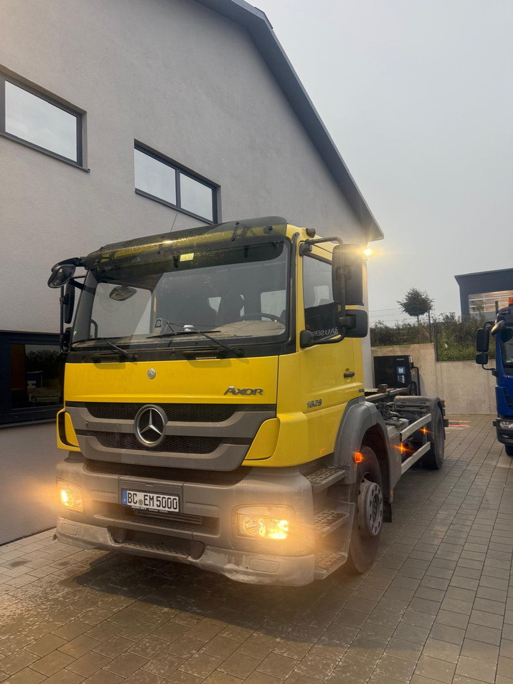 MERCEDES-BENZ AXOR 1829/ 18t Abroller TÜV/SP Neu - Φορτηγό φόρτωσης γάντζου: φωτογραφία 1 MERCEDES-BENZ AXOR 1829/ 18t Abroller TÜV/SP Neu - Φορτηγό φόρτωσης γάντζου: φωτογραφία 1