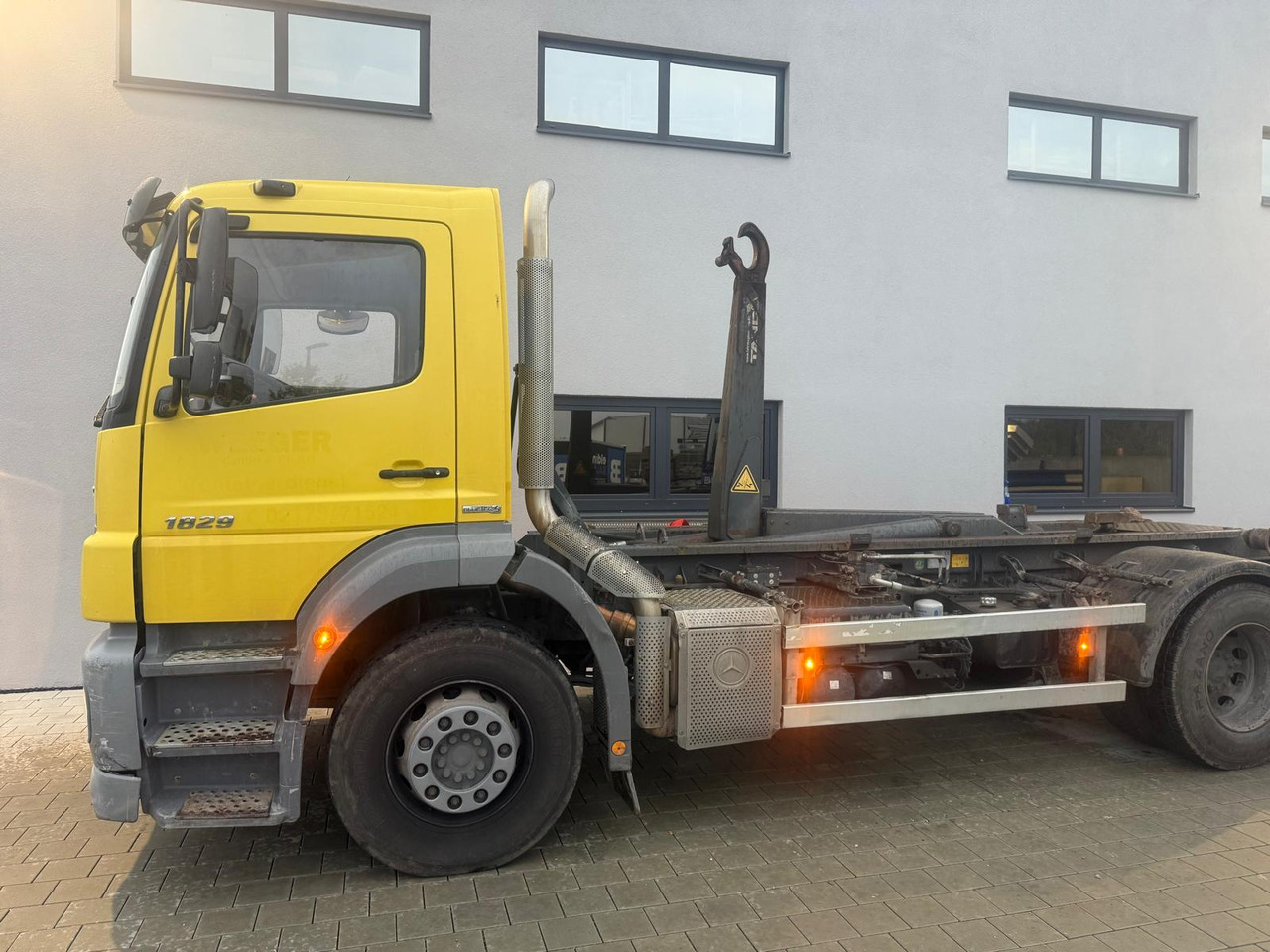 MERCEDES-BENZ AXOR 1829/ 18t Abroller TÜV/SP Neu - Φορτηγό φόρτωσης γάντζου: φωτογραφία 2 MERCEDES-BENZ AXOR 1829/ 18t Abroller TÜV/SP Neu - Φορτηγό φόρτωσης γάντζου: φωτογραφία 2