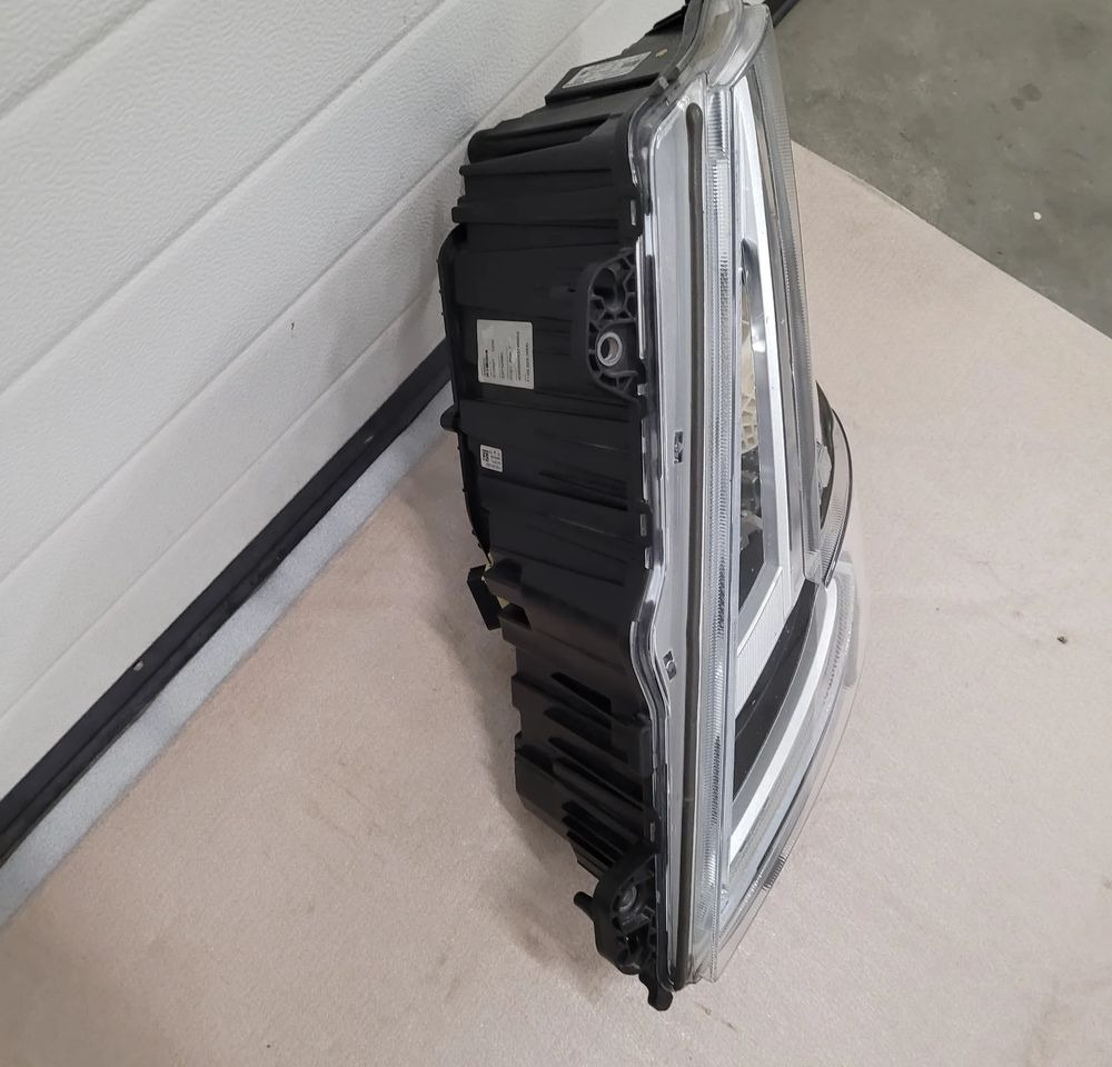 LAMPA LED VOLVO FH5 ORYGINAŁ LH. 23752680 - Φωτισμός για Φορτηγό: φωτογραφία 3 LAMPA LED VOLVO FH5 ORYGINAŁ LH. 23752680 - Φωτισμός για Φορτηγό: φωτογραφία 3