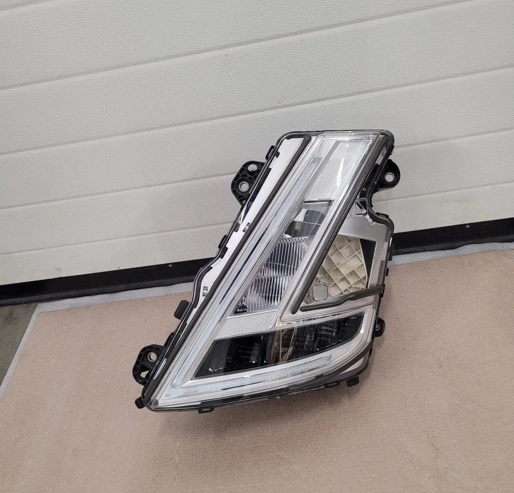 LAMPA LED VOLVO FH5 ORYGINAŁ LH. 23752680 - Φωτισμός για Φορτηγό: φωτογραφία 1 LAMPA LED VOLVO FH5 ORYGINAŁ LH. 23752680 - Φωτισμός για Φορτηγό: φωτογραφία 1