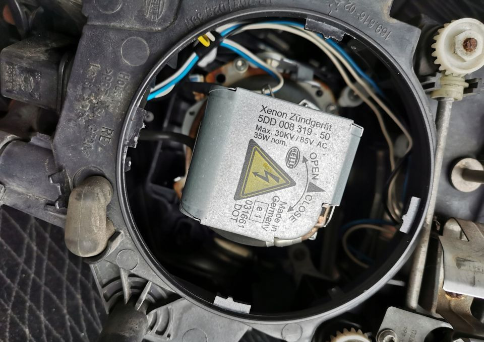 LAMPA XENON VOLVO FH 13 ORYGINAŁ PRAWA - Προβολέας για Φορτηγό: φωτογραφία 3 LAMPA XENON VOLVO FH 13 ORYGINAŁ PRAWA - Προβολέας για Φορτηγό: φωτογραφία 3