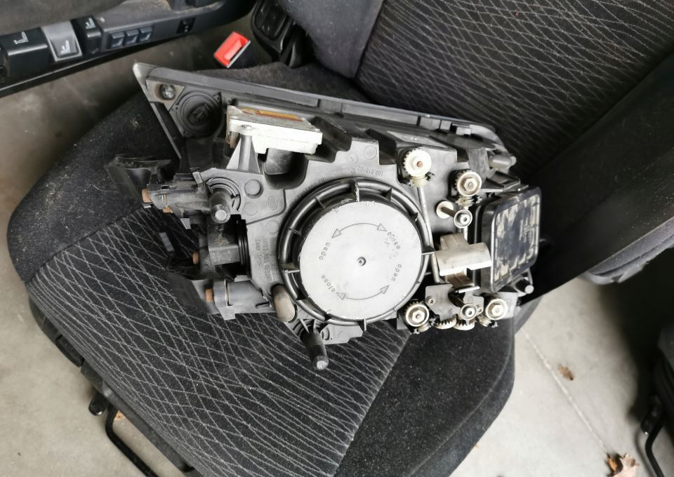 LAMPA XENON VOLVO FH 13 ORYGINAŁ PRAWA - Προβολέας για Φορτηγό: φωτογραφία 2 LAMPA XENON VOLVO FH 13 ORYGINAŁ PRAWA - Προβολέας για Φορτηγό: φωτογραφία 2