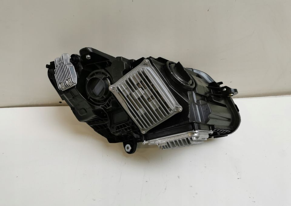 Lampa Mercedes c klasa - Φωτισμός για Φορτηγό: φωτογραφία 2 Lampa Mercedes c klasa - Φωτισμός για Φορτηγό: φωτογραφία 2