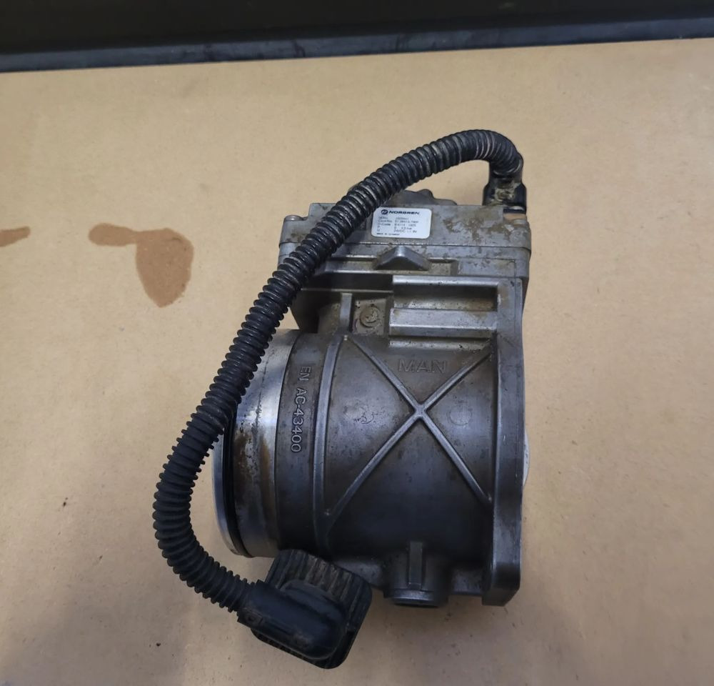 PRZEPUSTNICA EGR MAN TGX TGS E6 51.09413-7009 CHWALIM116 - Ψυγείο EGR για Φορτηγό: φωτογραφία 1 PRZEPUSTNICA EGR MAN TGX TGS E6 51.09413-7009 CHWALIM116 - Ψυγείο EGR για Φορτηγό: φωτογραφία 1