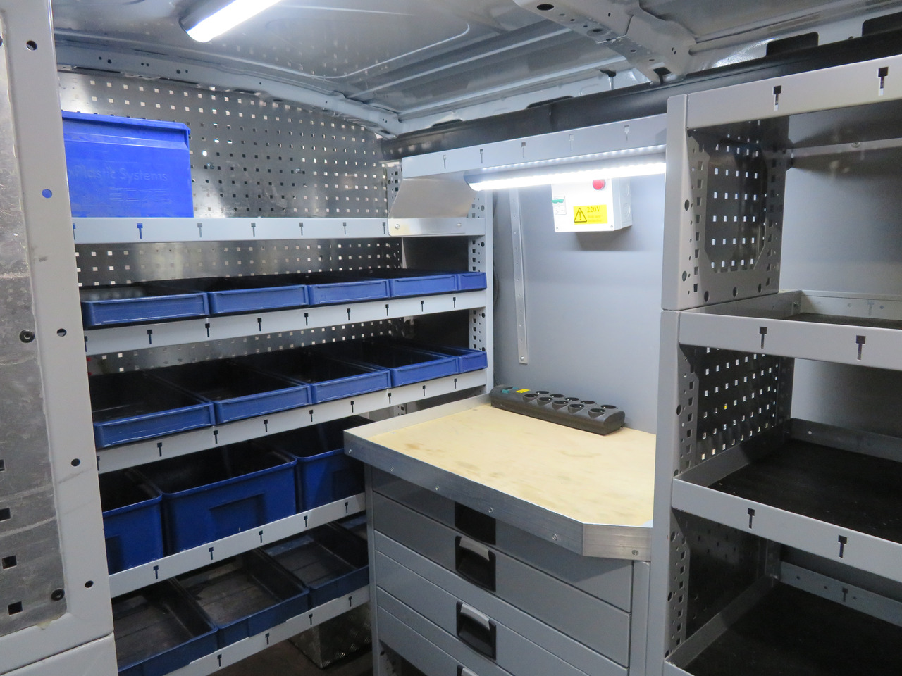 Μίσθωση Ford Transit 2.0TDCi - L2H2 Ford Transit 2.0TDCi - L2H2: φωτογραφία 10