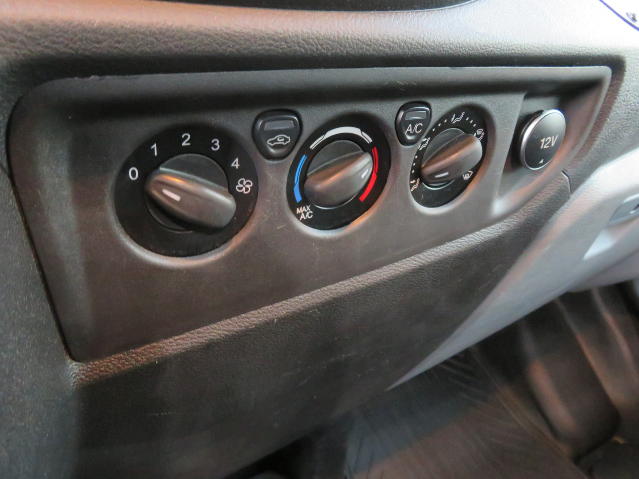 Μίσθωση Ford Transit 2.0TDCi - L2H2 Ford Transit 2.0TDCi - L2H2: φωτογραφία 16